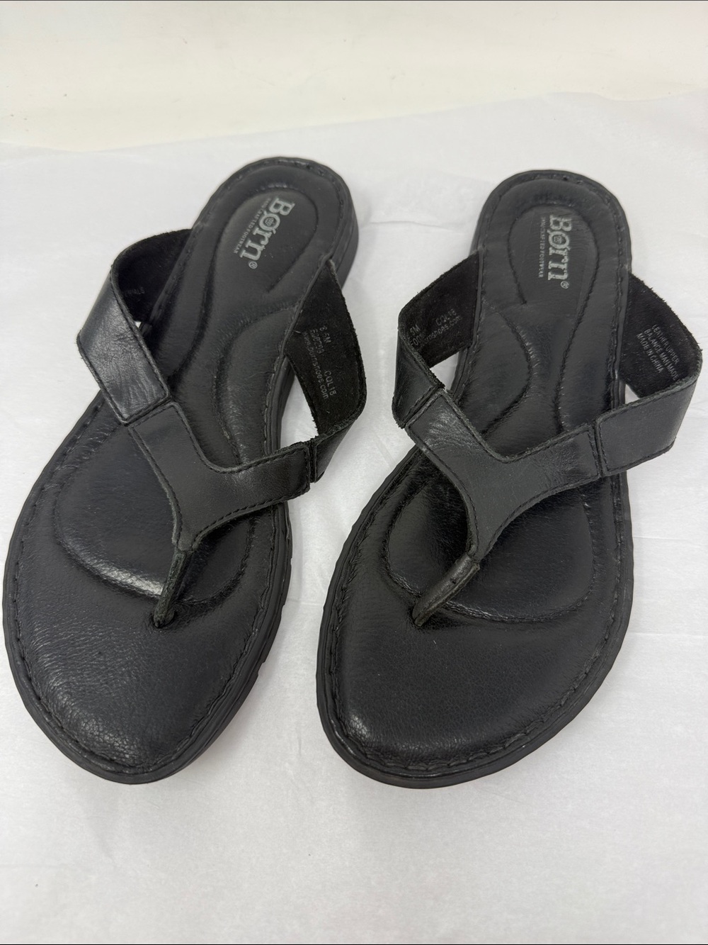 Born Black Leather Thong Sandals Comfort Footbed Size 8.5 Resortwear Travel